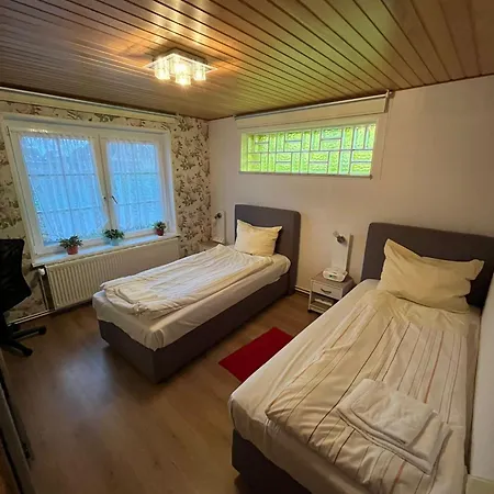 Komfortables Mit Terrasse Und Kleinem Garten - Erholung Inklusive